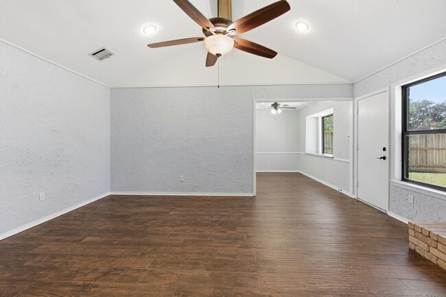 3721 Avenue R in Rosenberg, TX - Foto de edificio - Building Photo