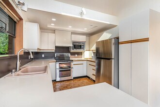 5120 NE 54th St in Seattle, WA - Building Photo - Building Photo