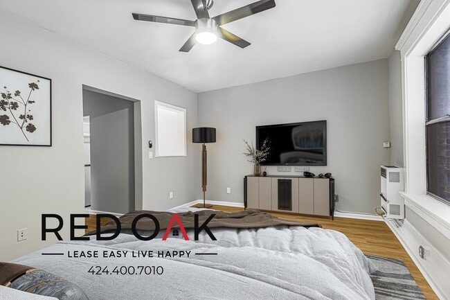 692 Valencia St in Los Angeles, CA - Building Photo - Building Photo