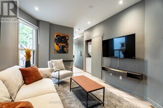 797 Pape Ave in Toronto, ON - Building Photo - Building Photo