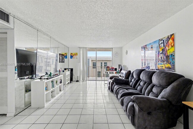 4675 W 18th Ct in Hialeah, FL - Building Photo - Building Photo