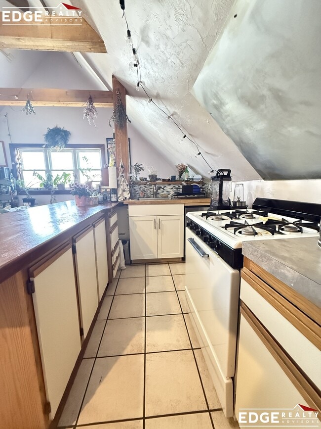 74 Antwerp St, Unit 3 in Boston, MA - Foto de edificio - Building Photo