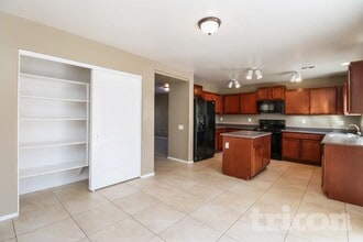 19101 N Meghan Dr in Maricopa, AZ - Foto de edificio - Building Photo