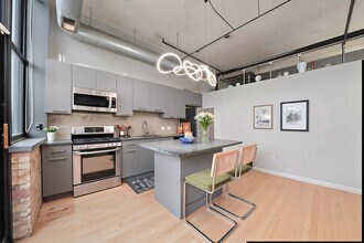 817 W Washington Blvd in Chicago, IL - Building Photo - Building Photo