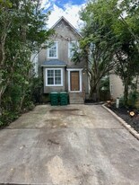 3824 Meadow Green Ct in Norcross, GA - Building Photo