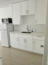 512 SW 2nd Ave in Hallandale Beach, FL - Building Photo - Building Photo