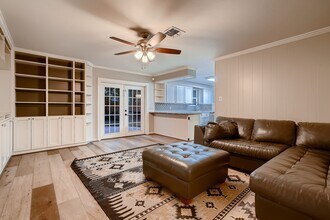 5019 Oak Forest Dr in Houston, TX - Foto de edificio - Building Photo