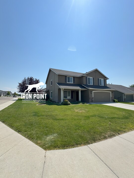 2361 W Crenshaw St in Kuna, ID - Building Photo