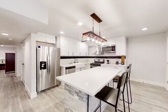 6325 Riverview Way in Houston, TX - Building Photo - Building Photo