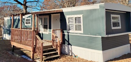 1100 W Locust St in Canton, IL - Building Photo - Building Photo