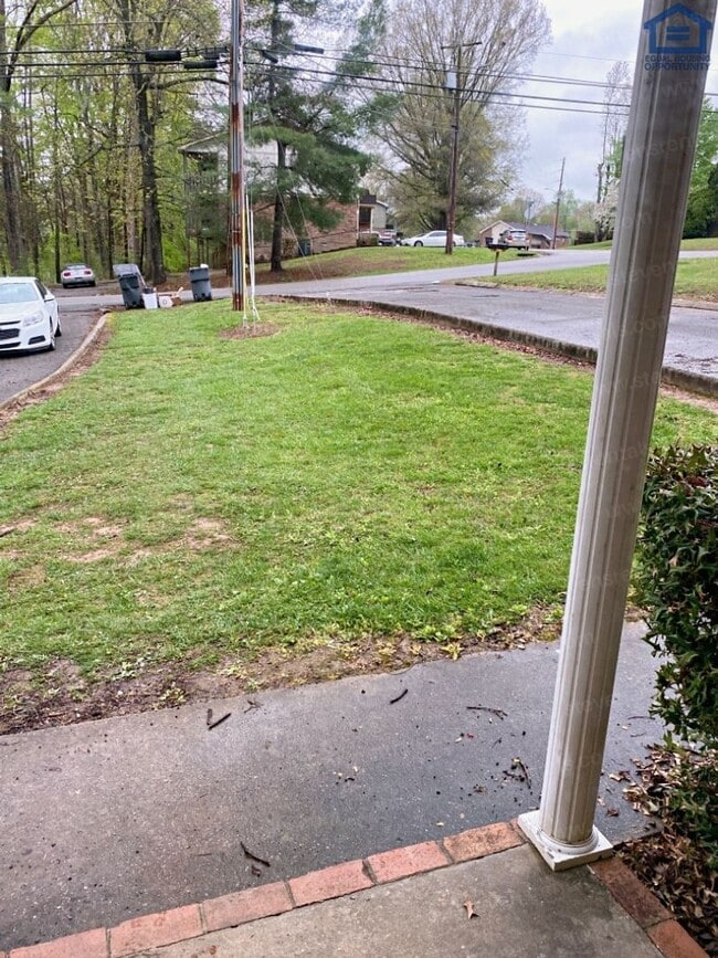 328 Oriole Dr in McMinnville, TN - Foto de edificio - Building Photo