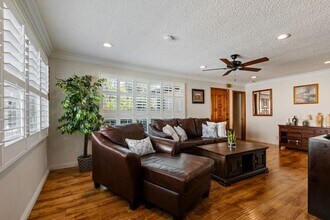 513 E Hillsdale St in Inglewood, CA - Building Photo - Building Photo