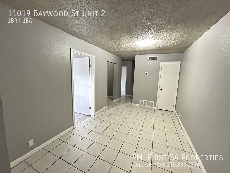 11019 Baywood St in San Antonio, TX - Building Photo