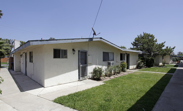 Andrews Street Apartments in Tustin, CA - Building Photo - Building Photo