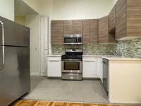 1160 N La Salle Dr, Unit 1 in Chicago, IL - Building Photo - Building Photo