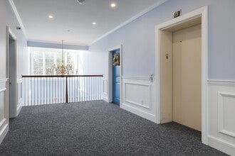 3 Meeting House Rd in Chelmsford, MA - Building Photo - Interior Photo