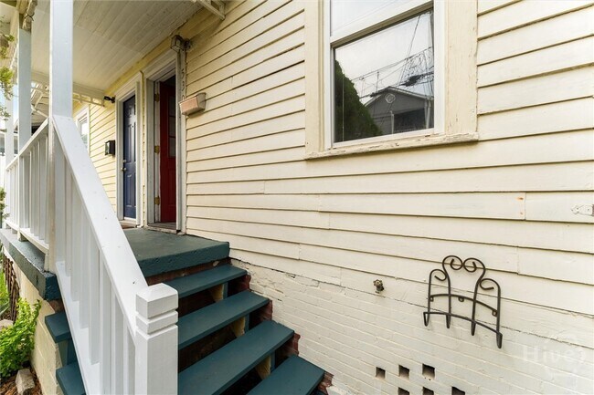 property at 530 E Gordon Ln