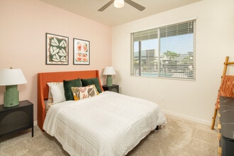 Streamliner 16th in Phoenix, AZ - Foto de edificio - Building Photo