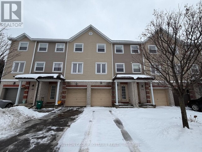 203 Kennevale Dr in Ottawa, ON - Building Photo - Building Photo