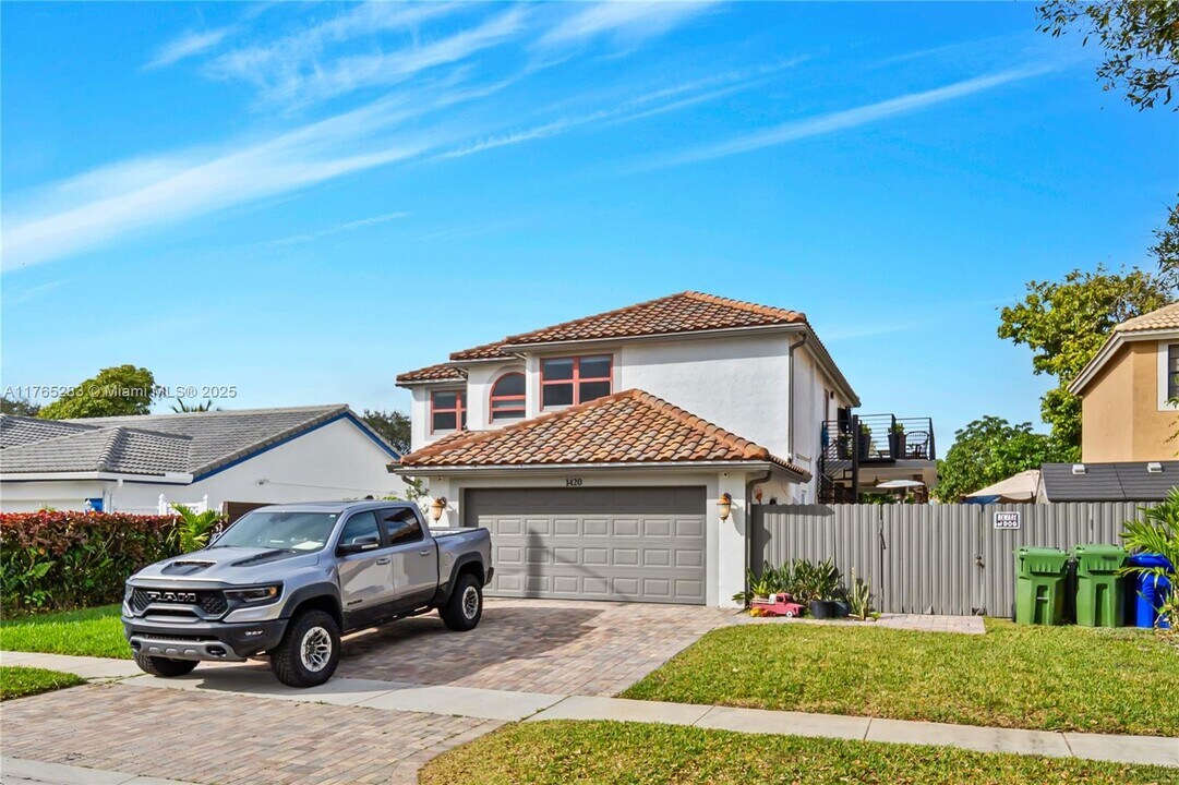 1420 SW 88th Ave in Pembroke Pines, FL - Building Photo