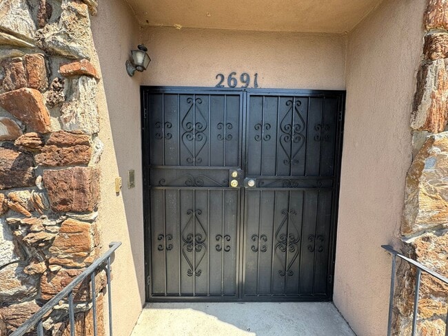 2691 E Wall St in Signal Hill, CA - Building Photo - Building Photo