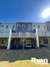 935 Woods Chapel Rd in Sugar Hill, GA - Building Photo - Building Photo
