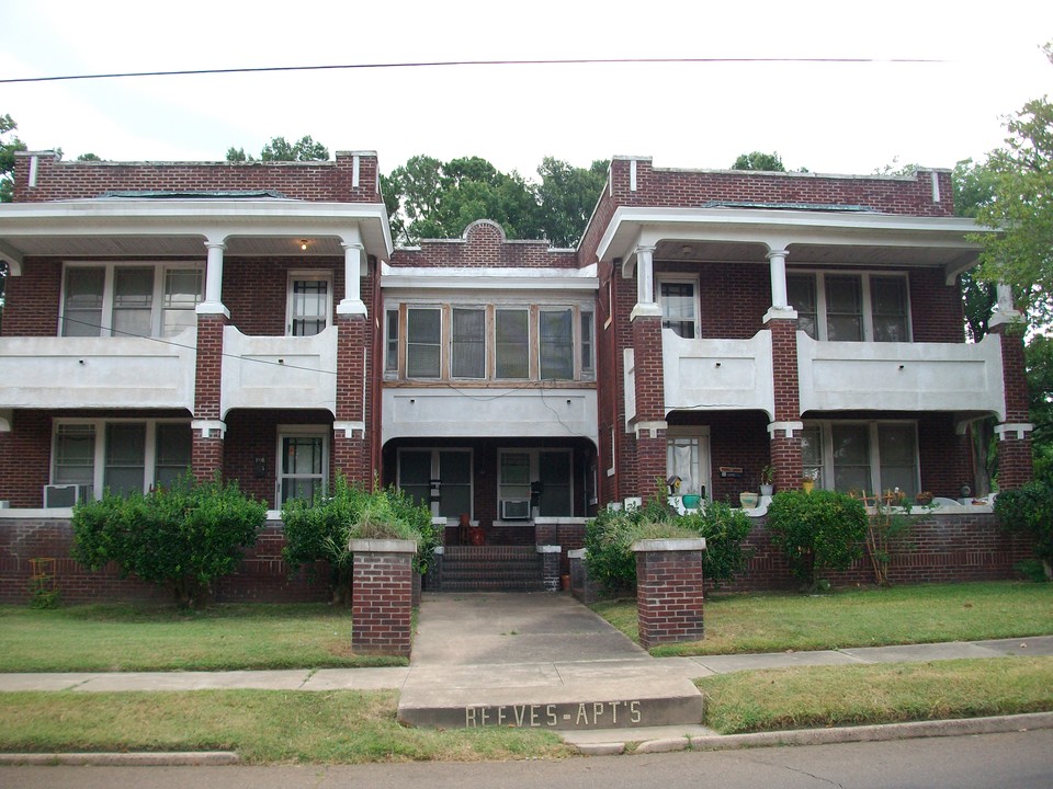 701 N Jefferson Ave in El Dorado, AR - Building Photo