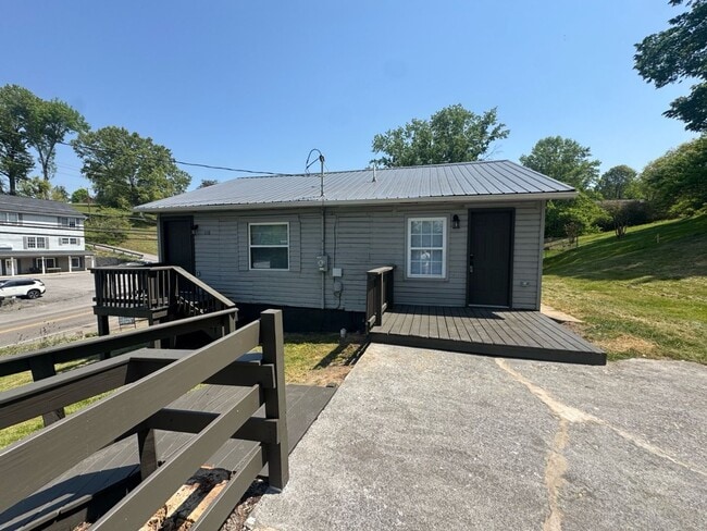 property at 1113 Bloomingdale Pike