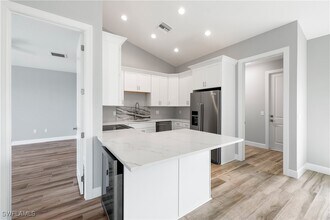 925 NE 11th Terrace in Cape Coral, FL - Building Photo - Building Photo