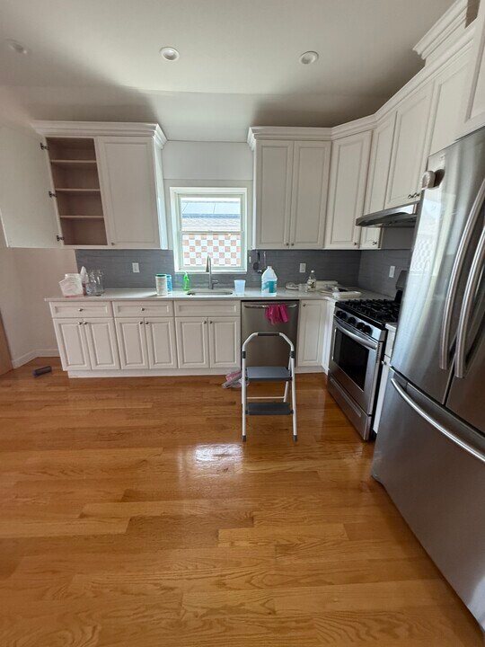 226 Bay 13th St, Unit 3 in Brooklyn, NY - Building Photo