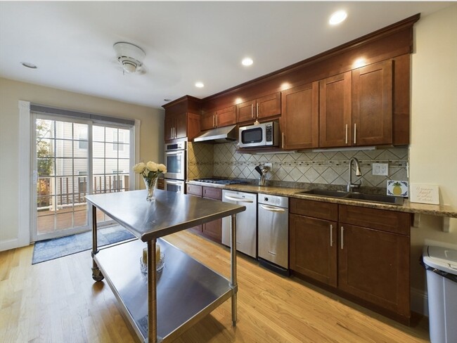 773 E 6th St, Unit 2l