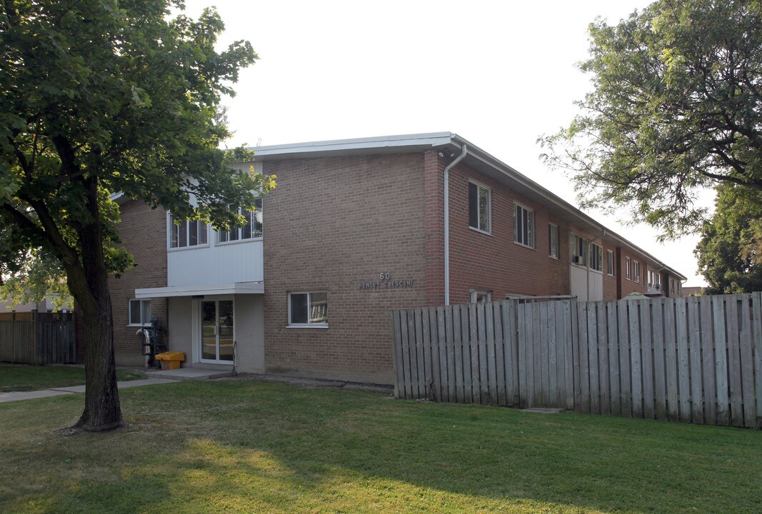 60-64 Henley Cres in Toronto, ON - Building Photo