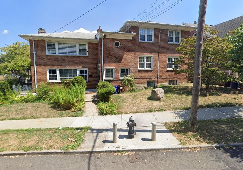 85-05 148th St in Queens, NY - Building Photo