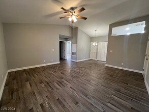 659 Anemone Ln in Henderson, NV - Building Photo - Building Photo