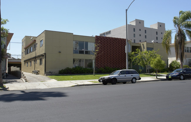 137 S Oxford Ave in Los Angeles, CA - Building Photo - Building Photo