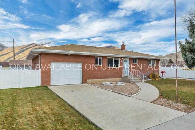 property at 465 E 460 N St