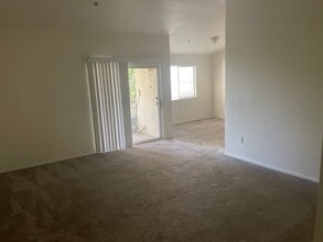 565 Peerless Way, Unit 309 in Tracy, CA - Building Photo - Building Photo