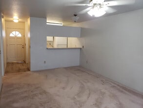 94-608 Lumiaina St, Unit s104 in Waipahu, HI - Building Photo - Building Photo