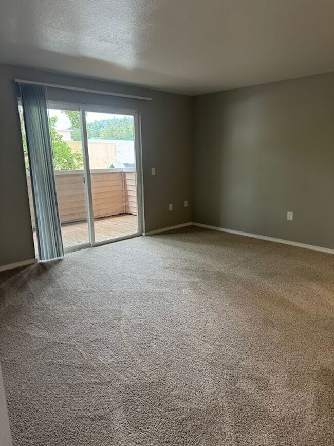 16928 SE Powell Blvd in Portland, OR - Building Photo - Building Photo