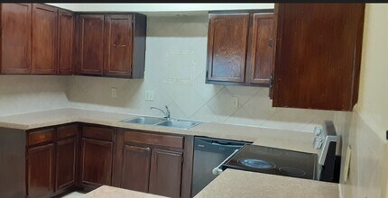 8223 Furlong Ln in Houston, TX - Building Photo - Building Photo