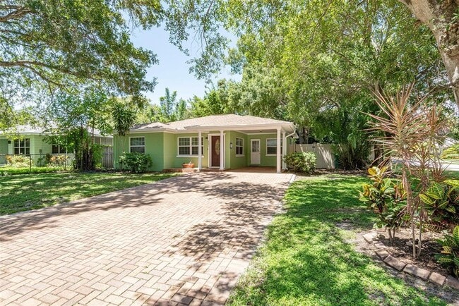 4001 W Estrella St in Tampa, FL - Building Photo - Building Photo