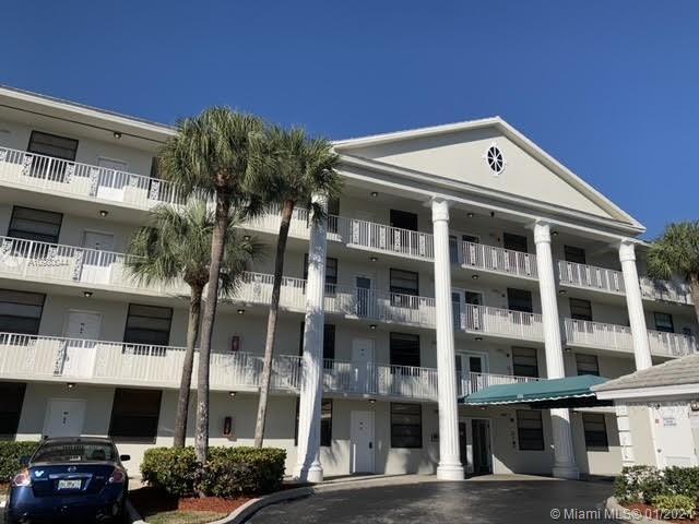 1703 Whitehall Dr-Unit -203 in Davie, FL - Building Photo - Building Photo