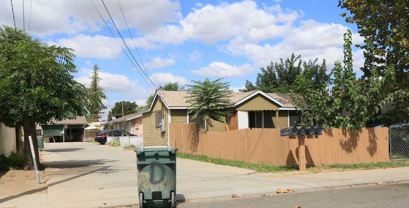 2009 Pleasant Ave in Ceres, CA - Building Photo