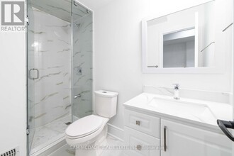 1229 Ironbridge Rd in Oakville, ON - Building Photo - Building Photo