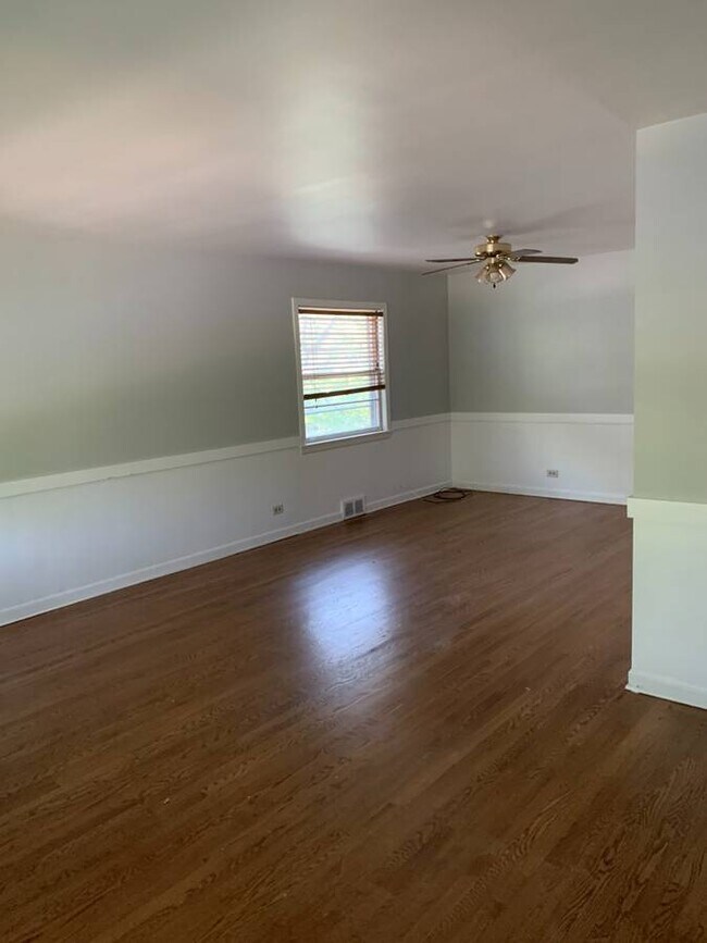 740 N La Grange Rd Rentals in La Grange Park, IL