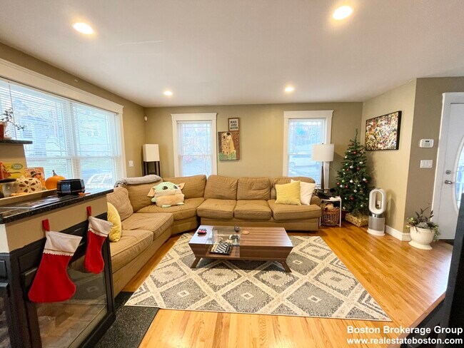 23 Iroquois St in Boston, MA - Foto de edificio - Building Photo