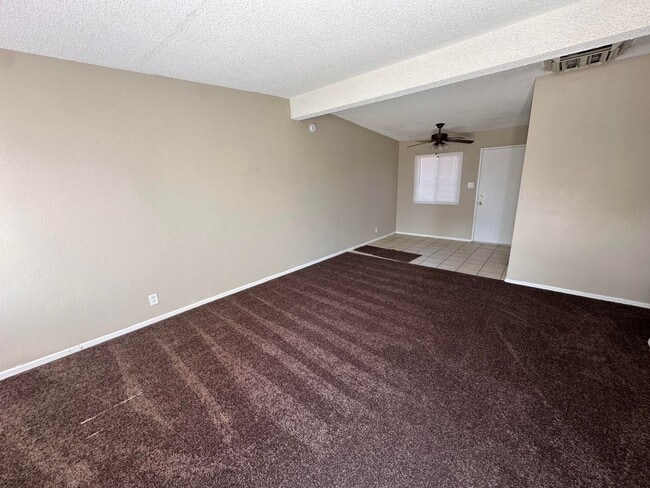 453 Oasis Dr in Ridgecrest, CA - Foto de edificio - Building Photo