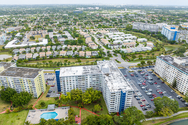 Hillcrest East 24 in Hollywood, FL - Foto de edificio - Building Photo