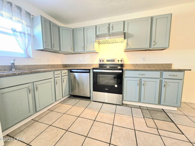 636 W Caladium Cir in Panama City Beach, FL - Foto de edificio - Building Photo
