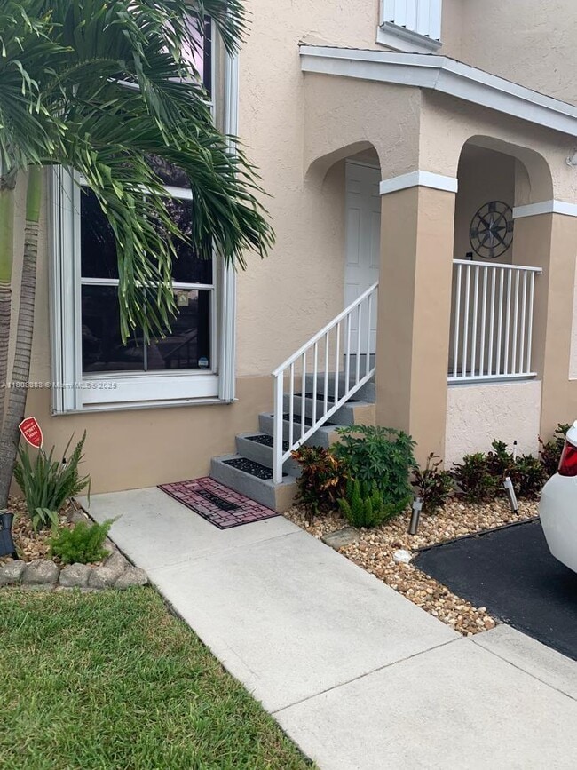 7030 SW 41st Pl in Davie, FL - Building Photo - Building Photo